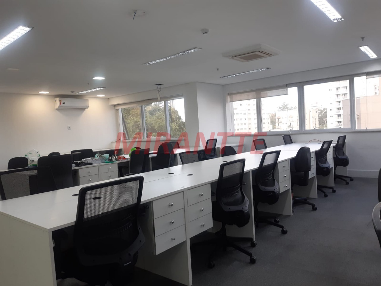 Conjunto comercial de 150m² em Vila Gustavo
