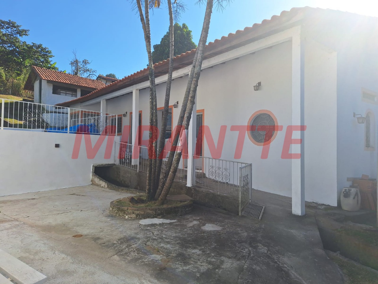 Cond. fechado de 500m² com 3 quartos em Tamanduá