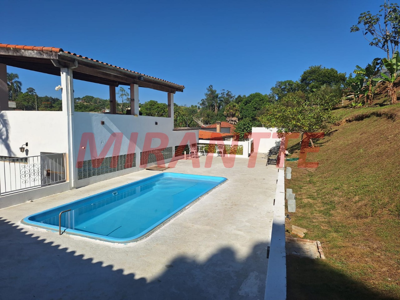 Cond. fechado de 500m² com 3 quartos em Tamanduá