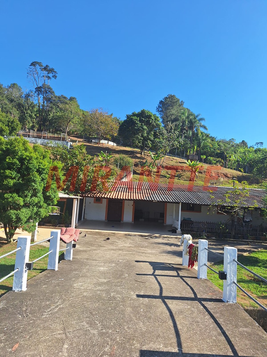Cond. fechado de 500m² com 3 quartos em Tamanduá