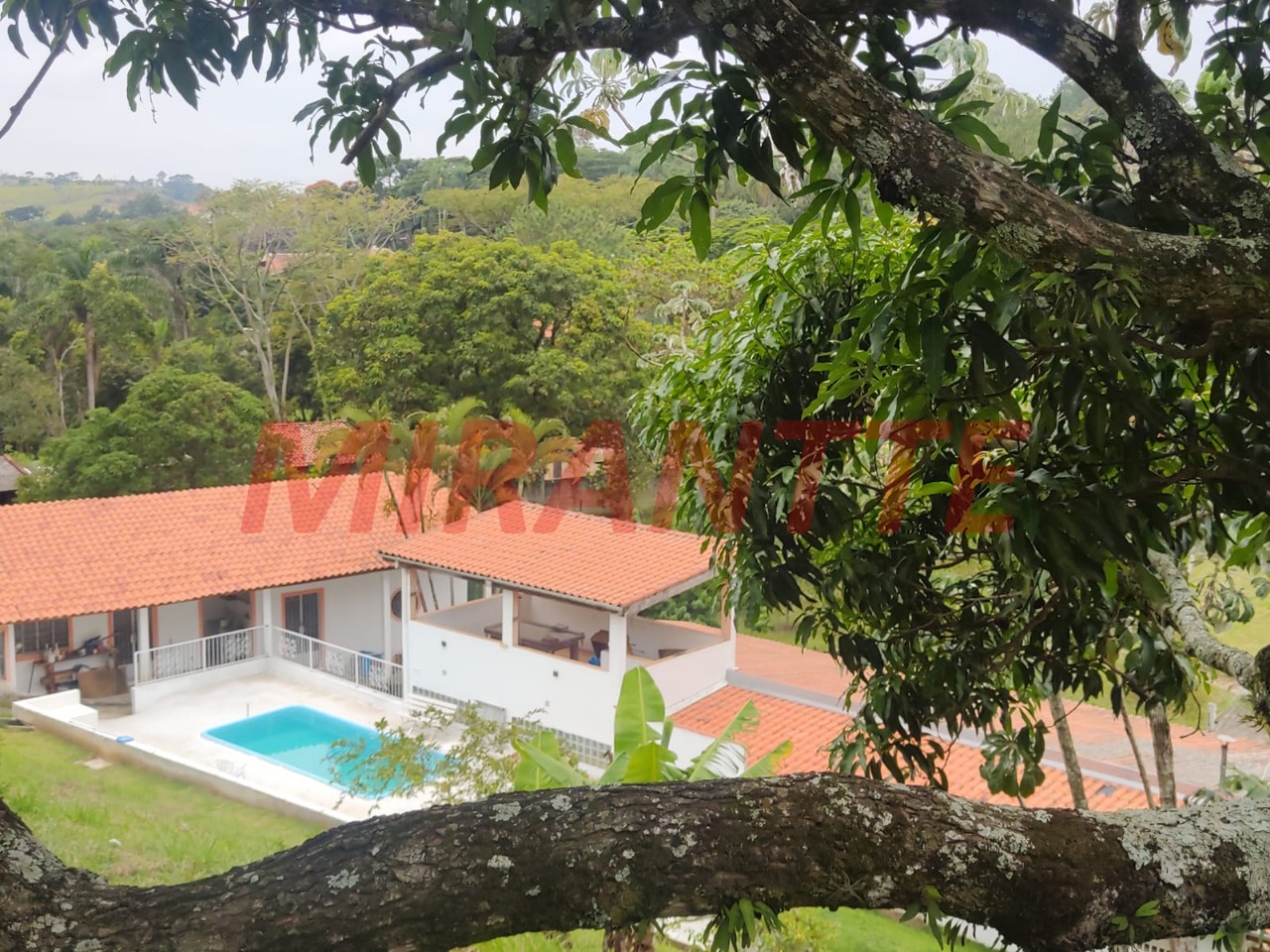 Cond. fechado de 500m² com 3 quartos em Tamanduá