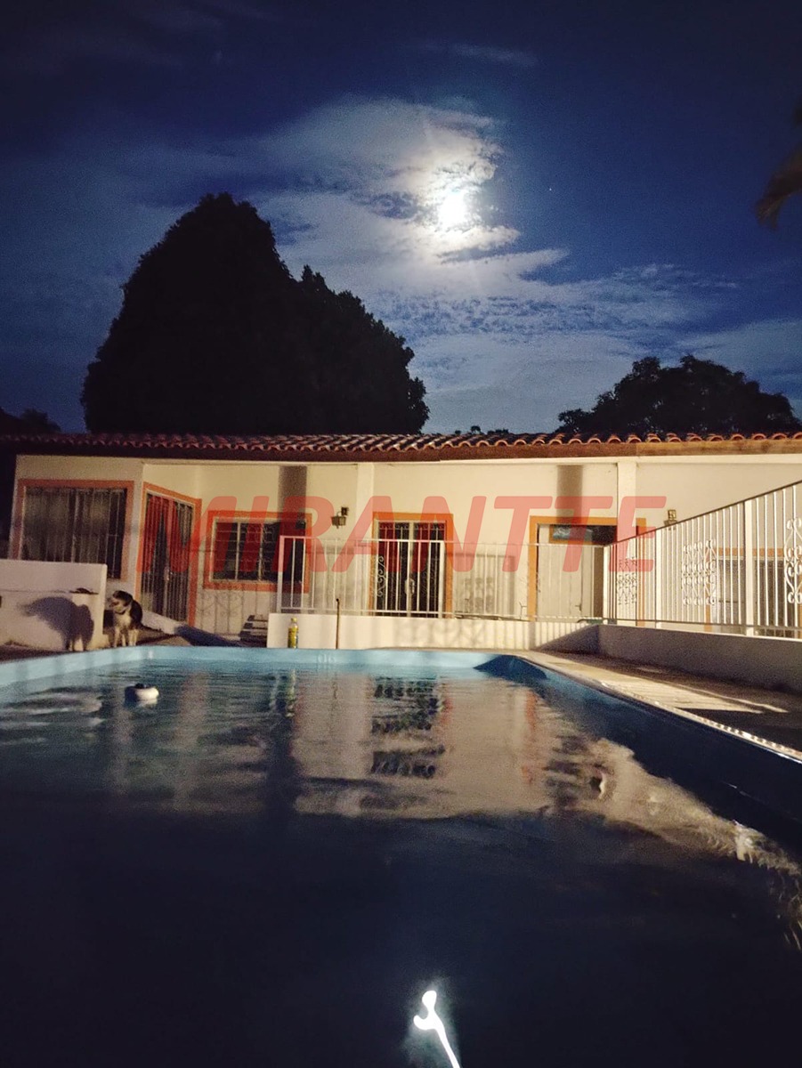 Cond. fechado de 500m² com 3 quartos em Tamanduá