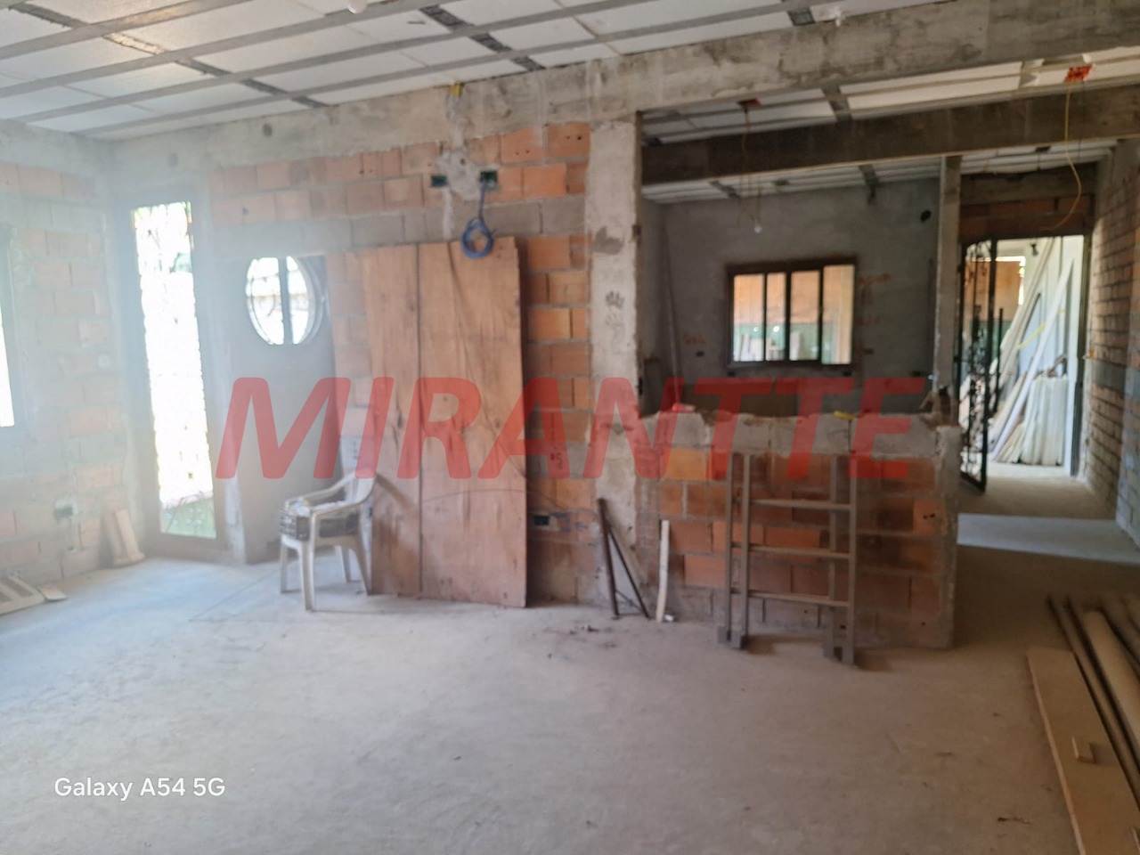 Cond. fechado de 500m² com 3 quartos em Tamanduá