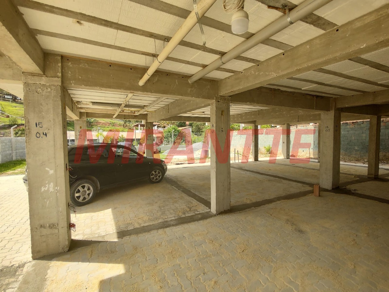 Cond. fechado de 500m² com 3 quartos em Tamanduá