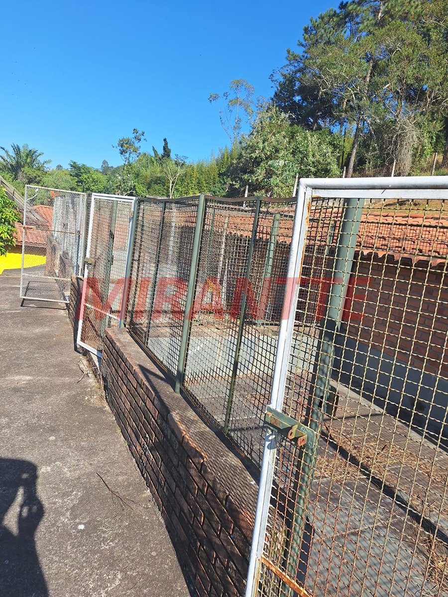 Cond. fechado de 500m² com 3 quartos em Tamanduá