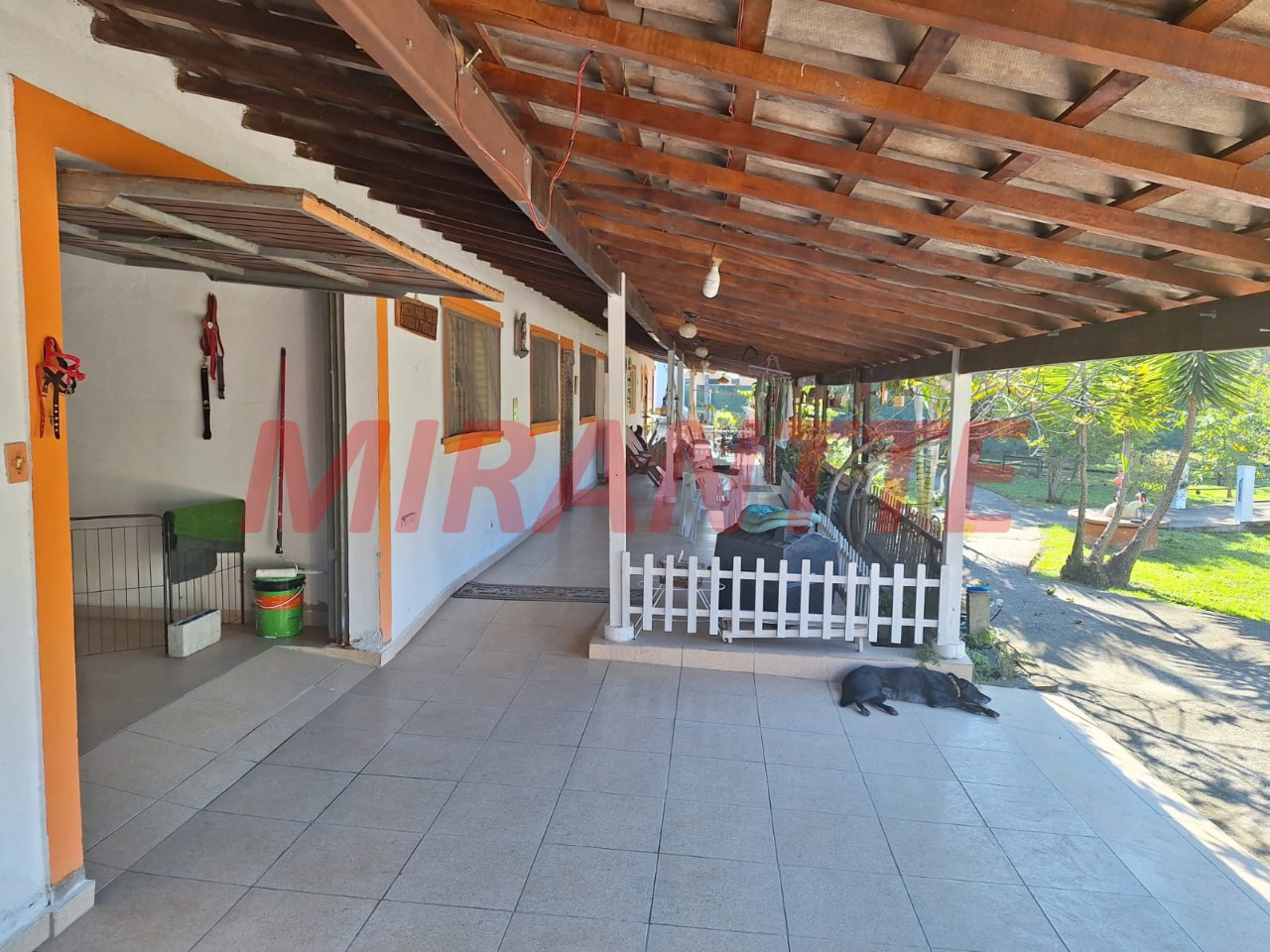 Cond. fechado de 500m² com 3 quartos em Tamanduá