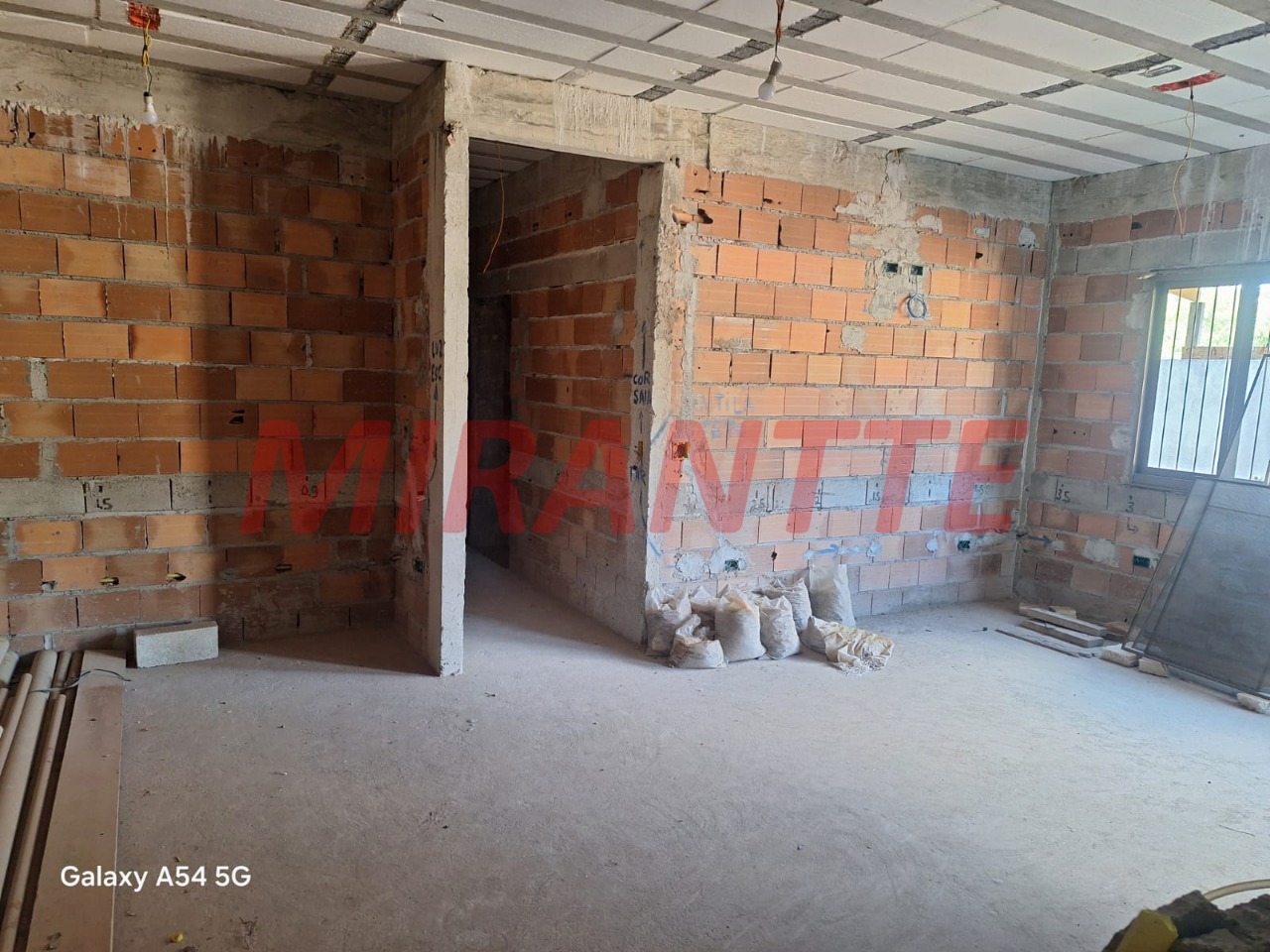 Cond. fechado de 500m² com 3 quartos em Tamanduá