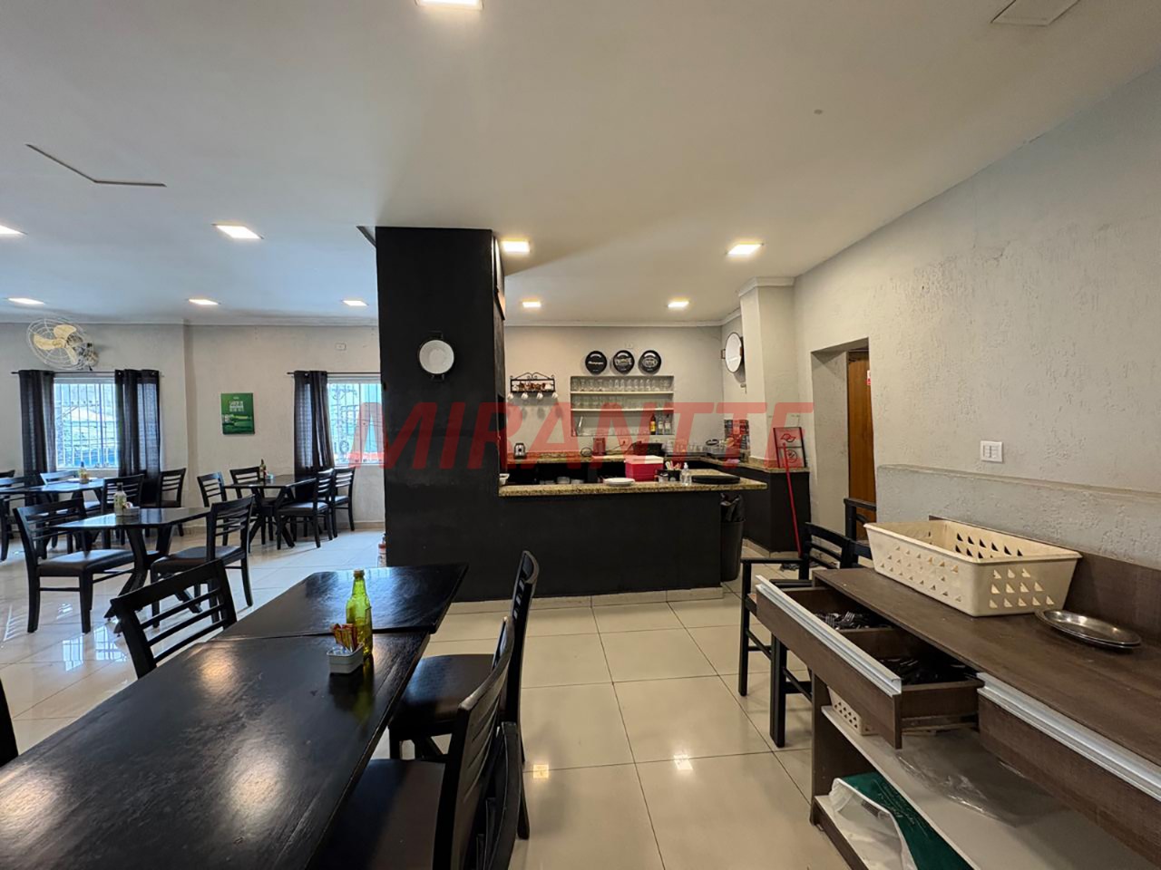 Comercial de 285m² em Santana