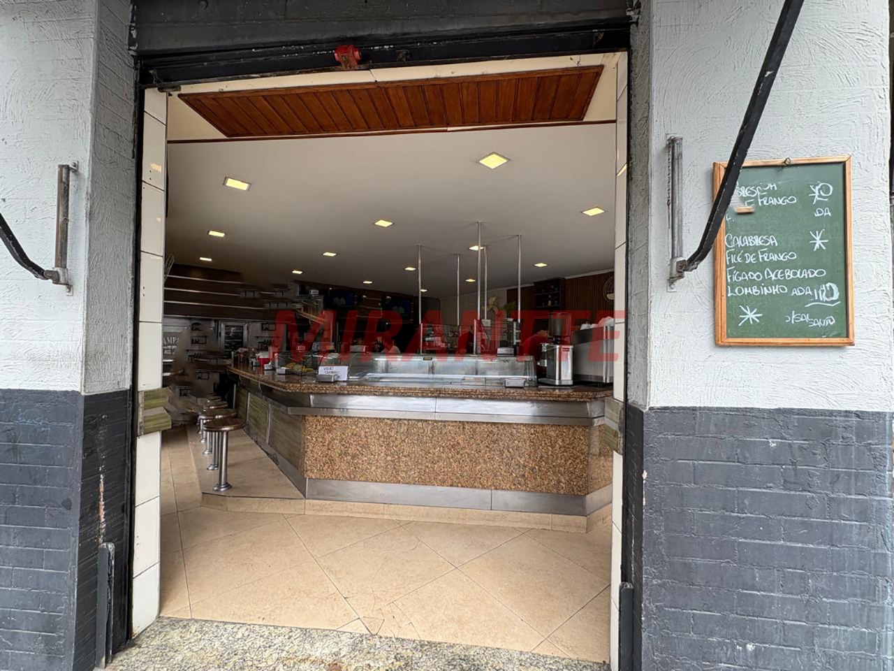 Comercial de 285m² em Santana