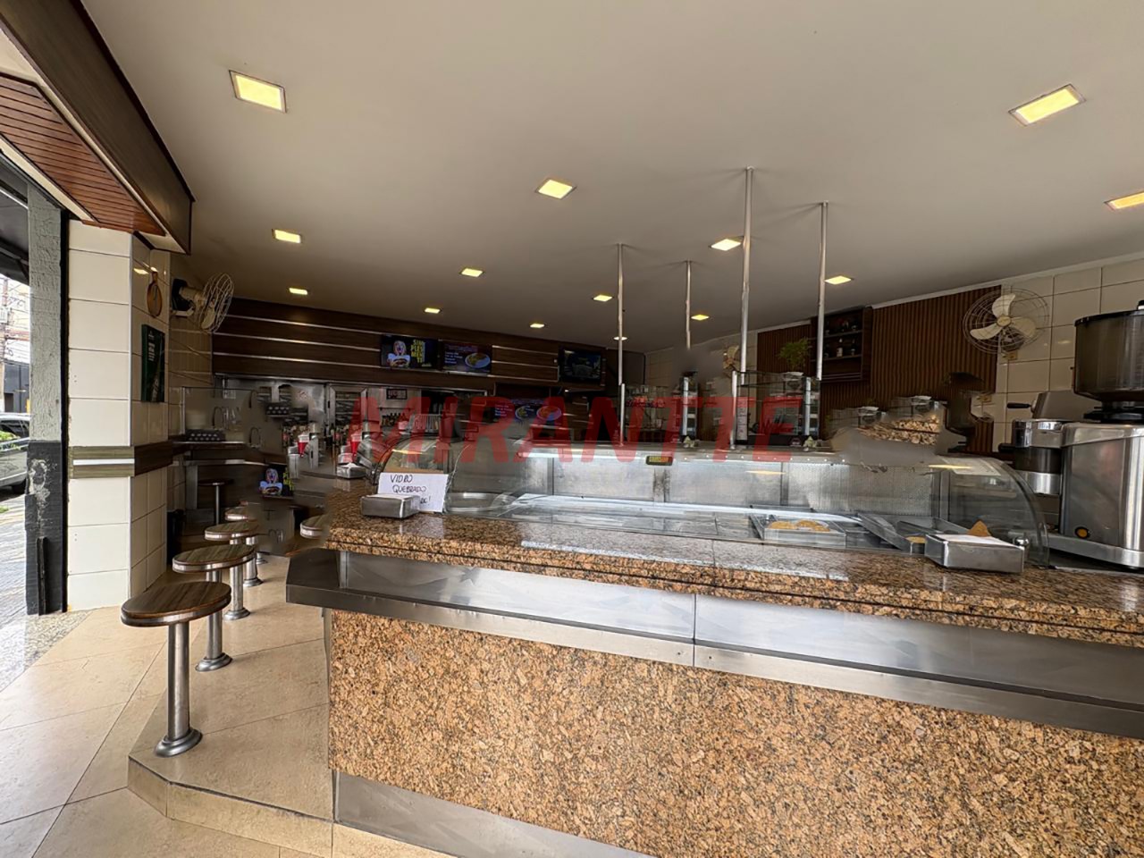 Comercial de 285m² em Santana