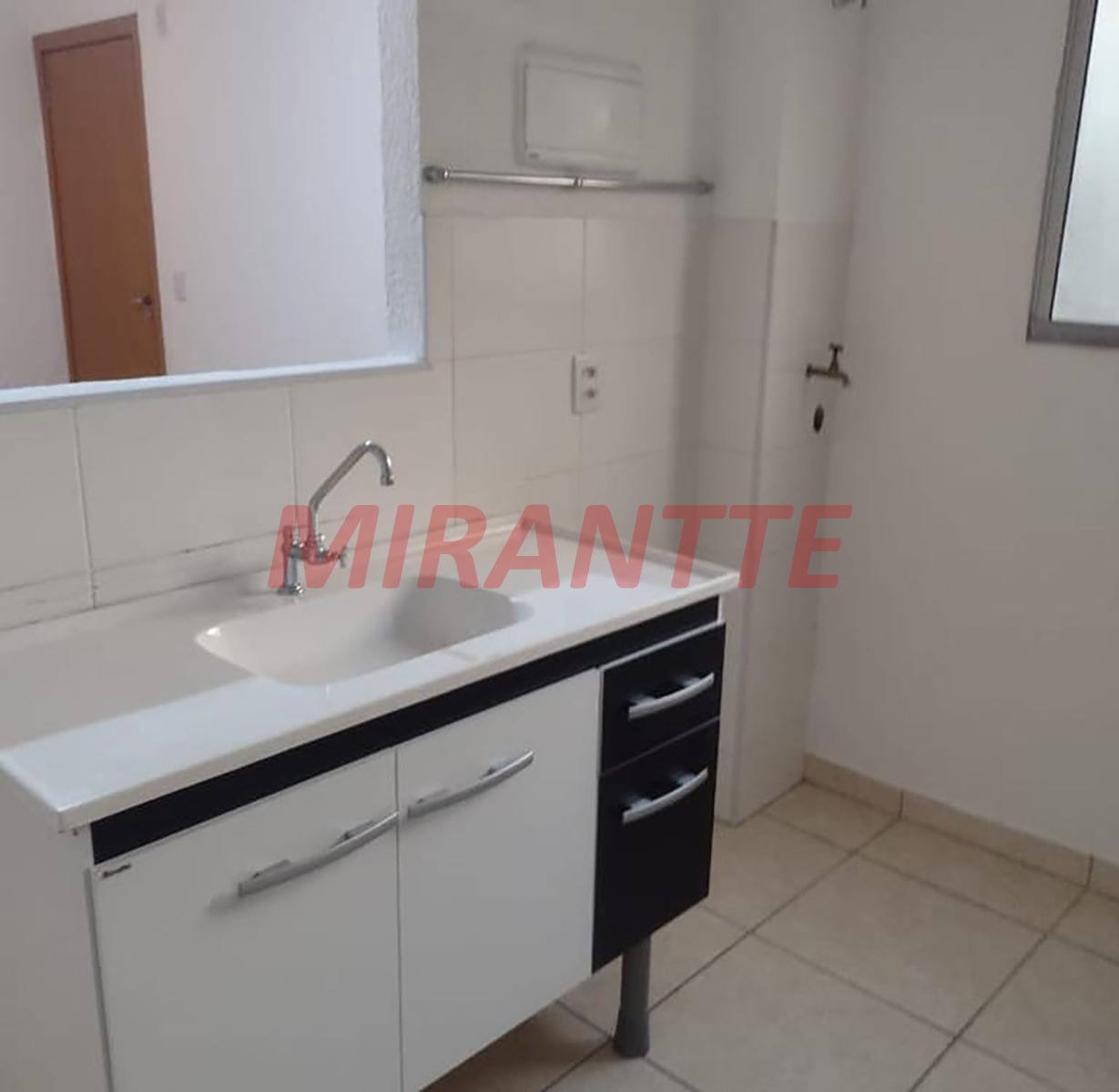 Apartamento de 43m² com 2 quartos em Água Chata