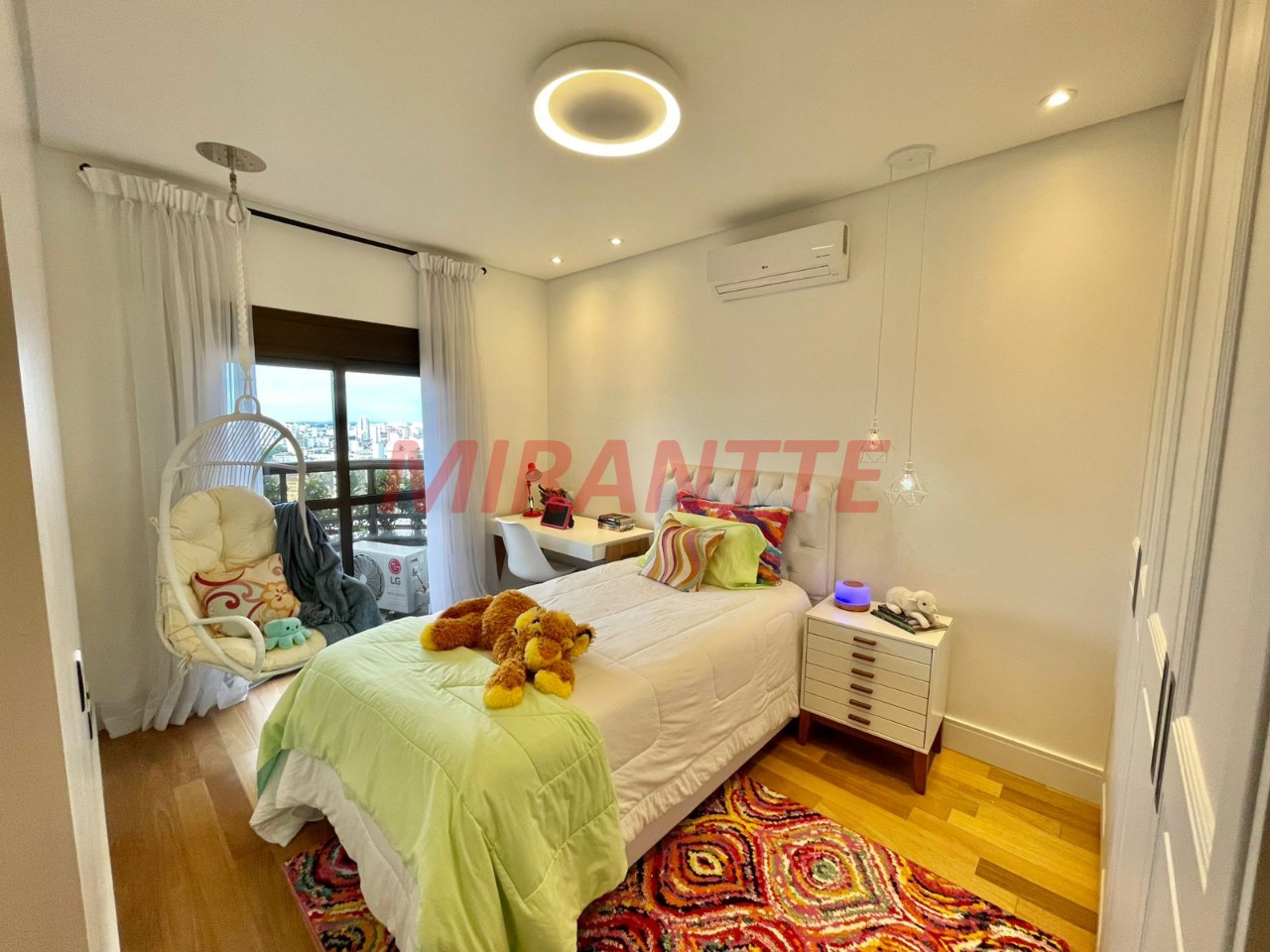 Apartamento de 280m² com 4 quartos em Água Fria
