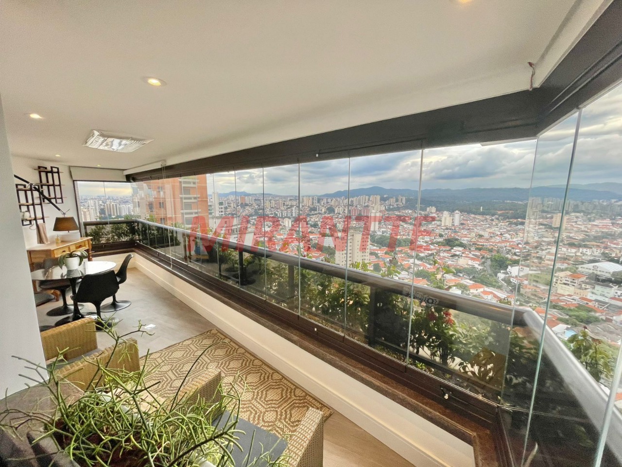Apartamento de 280m² com 4 quartos em Água Fria
