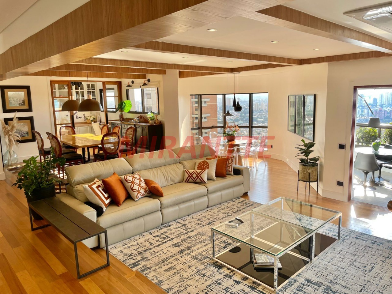 Apartamento de 280m² com 4 quartos em Água Fria