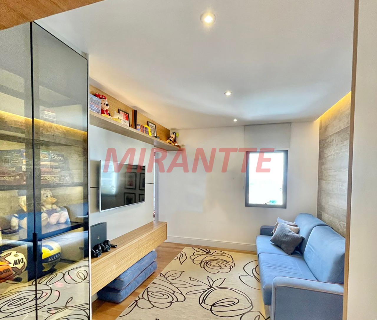 Apartamento de 280m² com 4 quartos em Água Fria