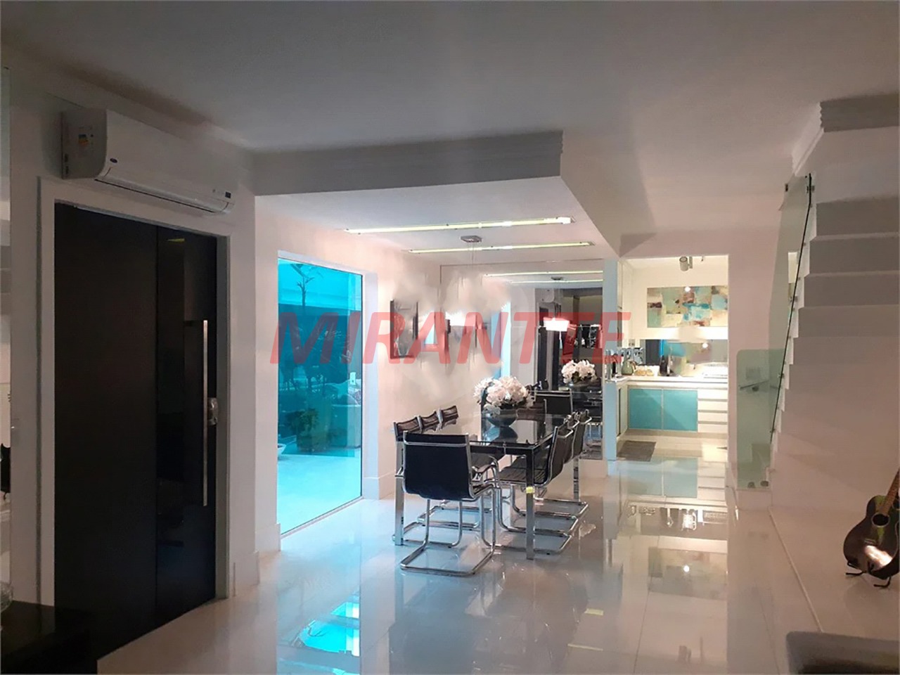 Cond. fechado de 249m² com 3 quartos em Jardim Virginia Bianca