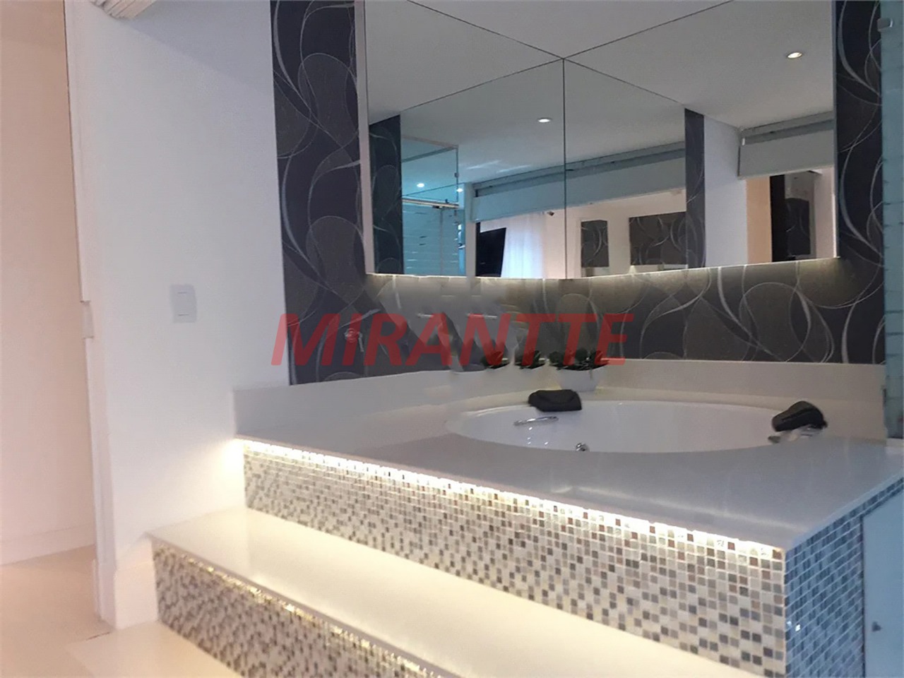 Cond. fechado de 249m² com 3 quartos em Jardim Virginia Bianca