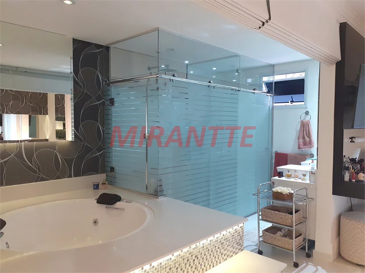 Cond. fechado de 249m² com 3 quartos em Jardim Virginia Bianca