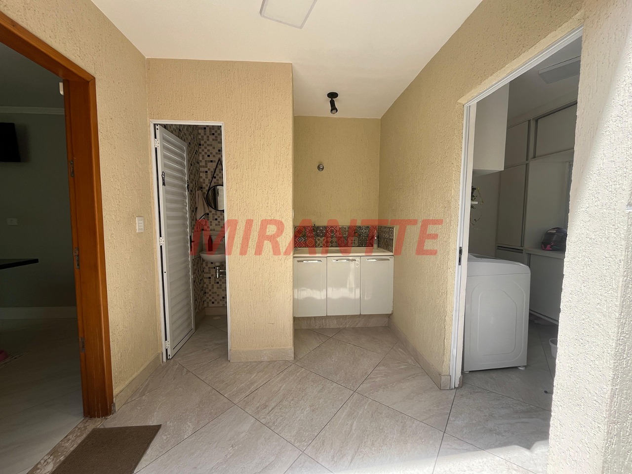 Sobrado de 104m² com 3 quartos em Jaçana