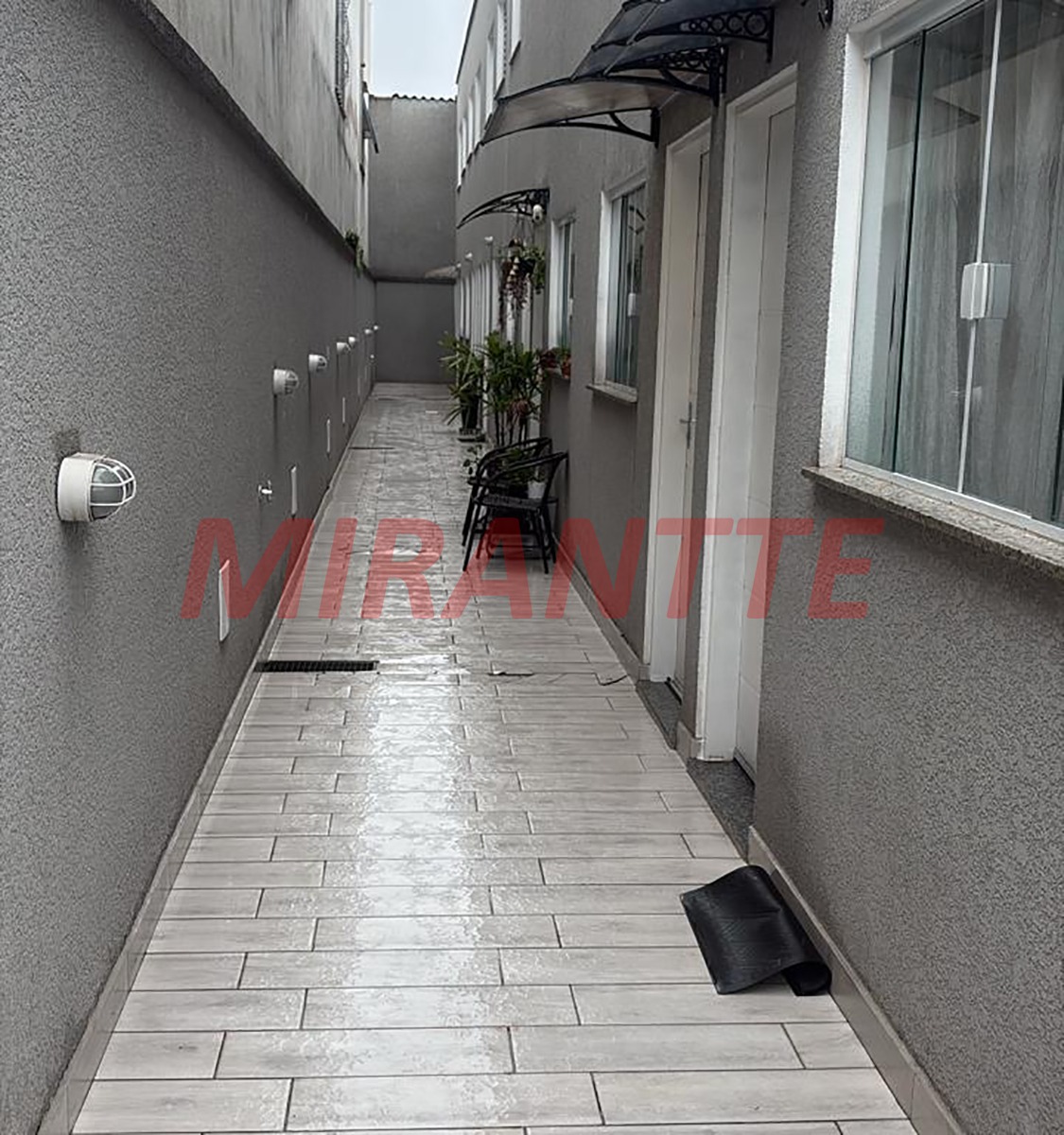Cond. fechado de 40m² com 2 quartos em Jaçana
