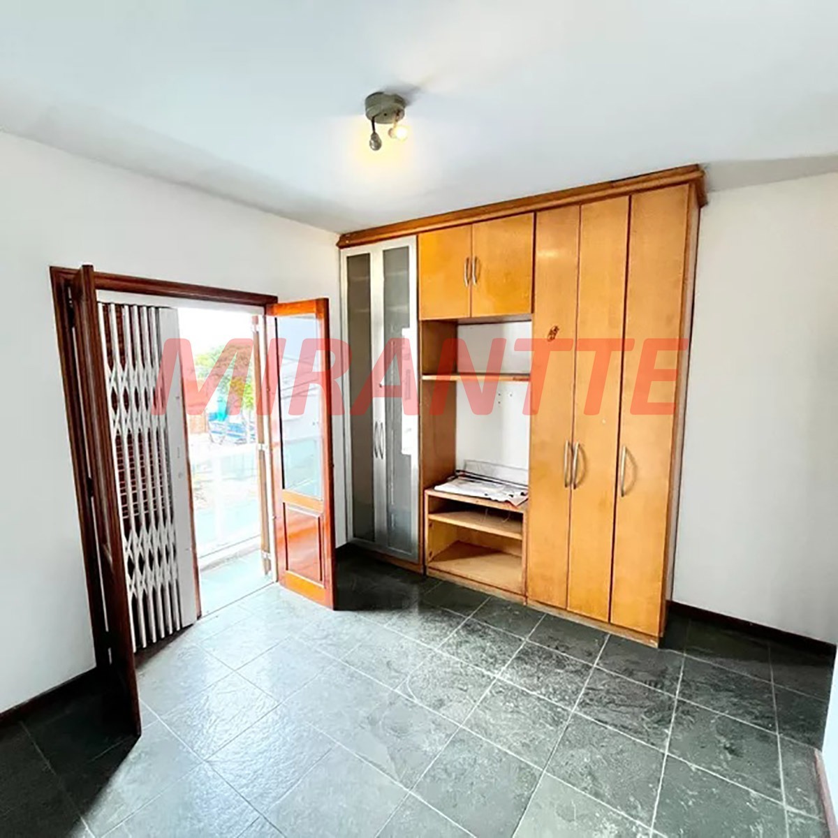 Sobrado de 178m² com 4 quartos em Parada Inglesa