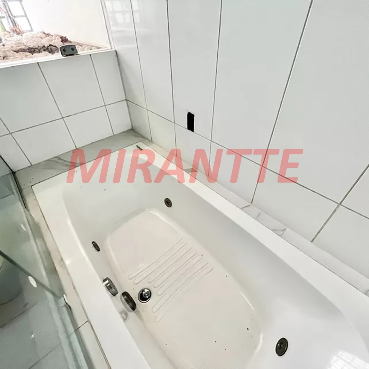 Sobrado de 178m² com 4 quartos em Parada Inglesa