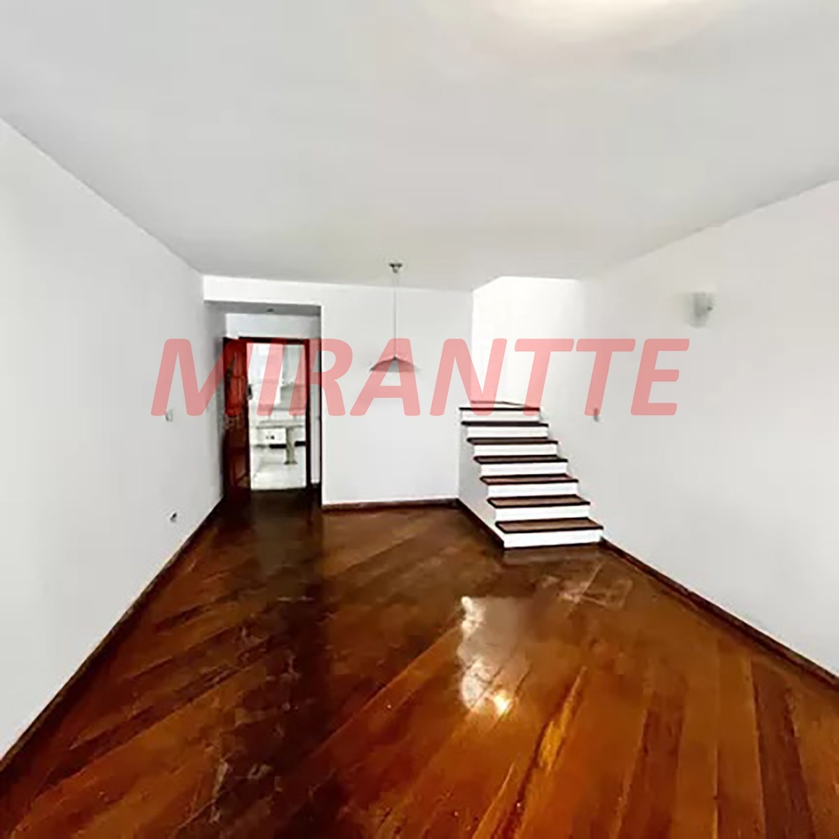 Sobrado de 178m² com 4 quartos em Parada Inglesa