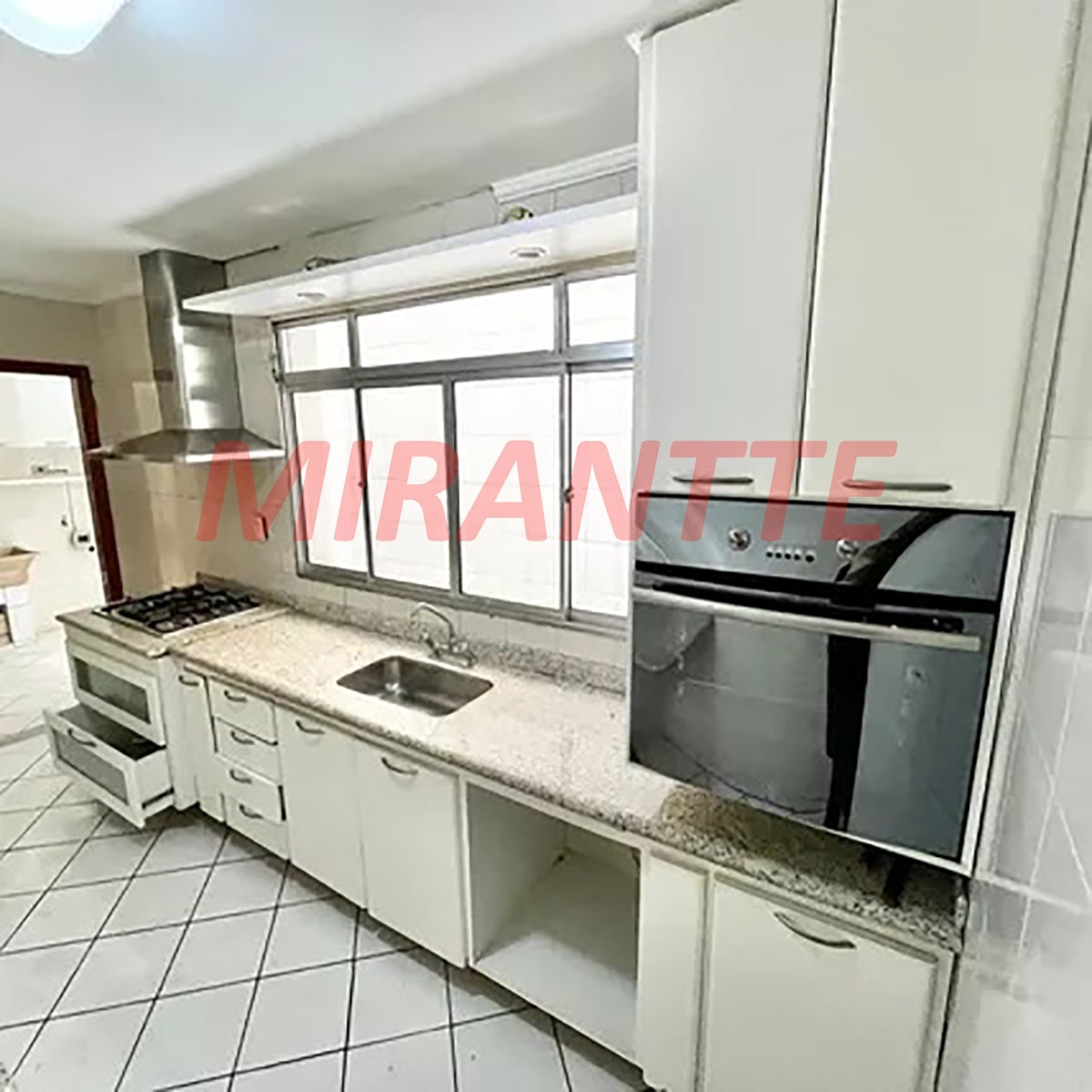 Sobrado de 178m² com 4 quartos em Parada Inglesa