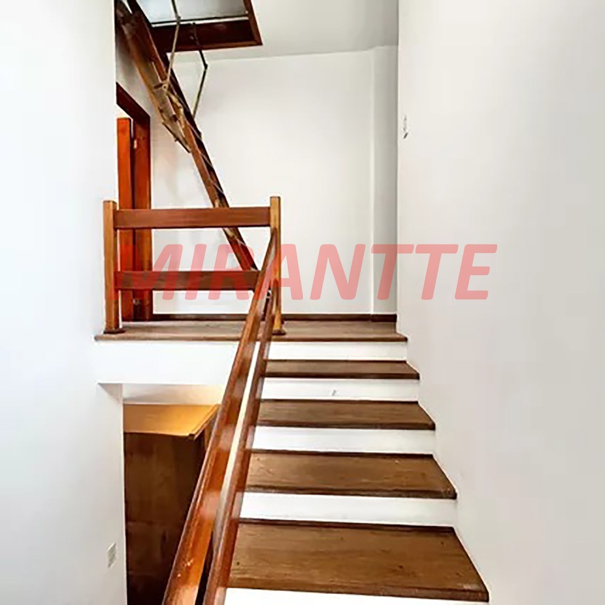 Sobrado de 178m² com 4 quartos em Parada Inglesa