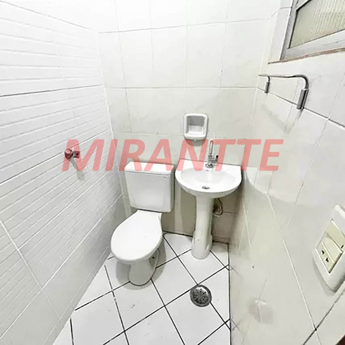 Sobrado de 178m² com 4 quartos em Parada Inglesa