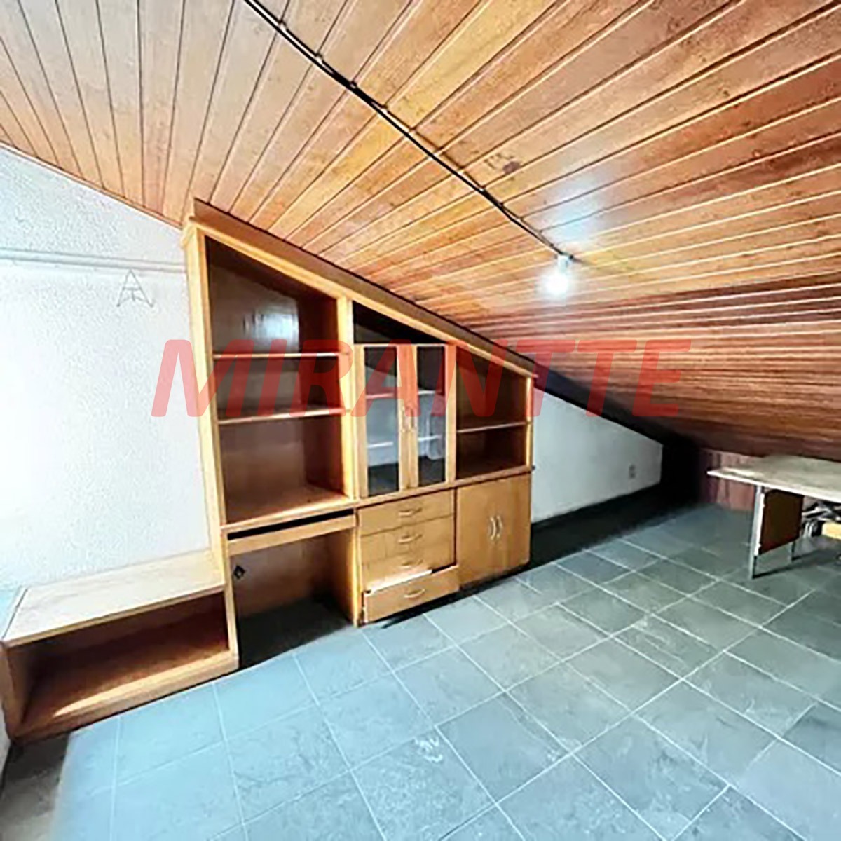Sobrado de 178m² com 4 quartos em Parada Inglesa