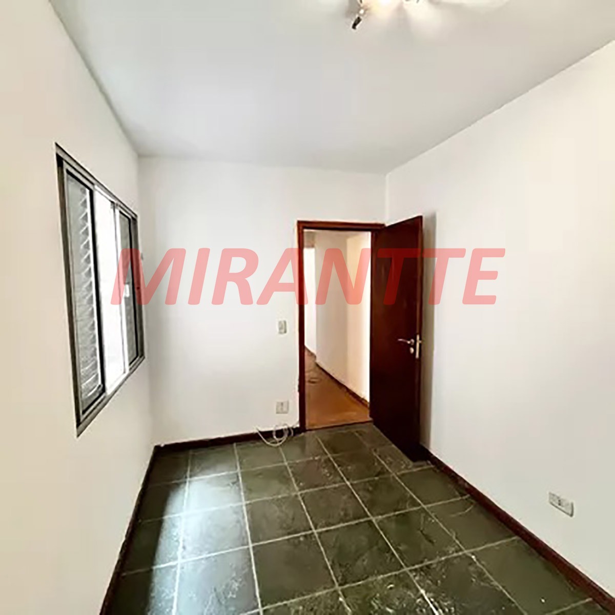 Sobrado de 178m² com 4 quartos em Parada Inglesa