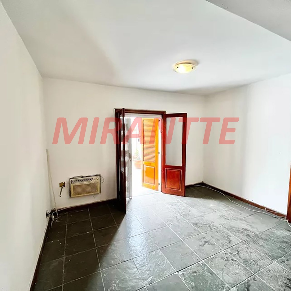 Sobrado de 178m² com 4 quartos em Parada Inglesa