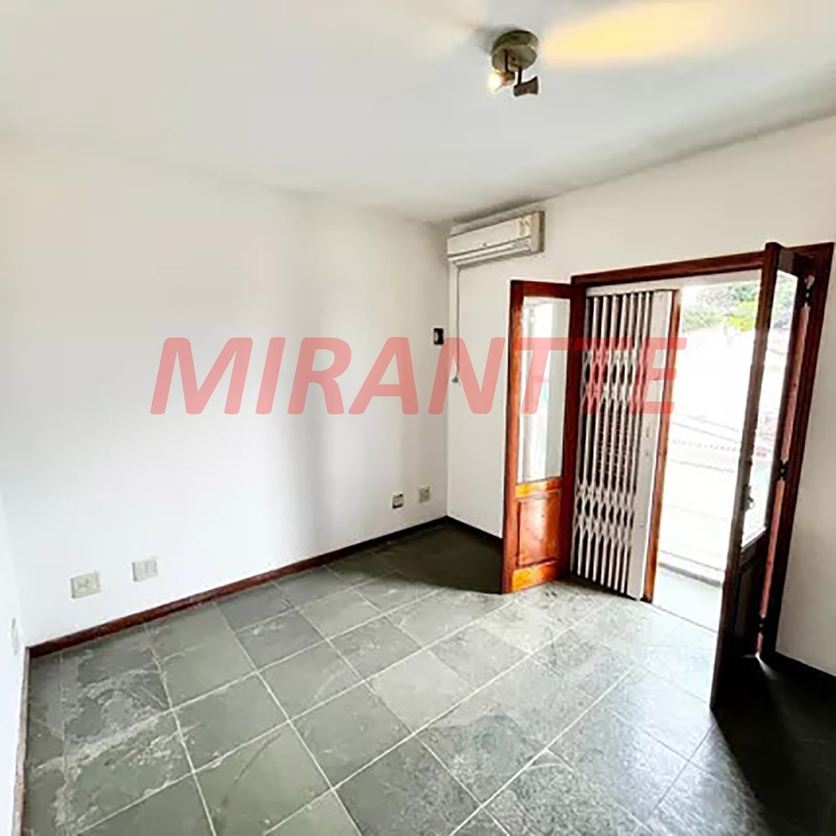 Sobrado de 178m² com 4 quartos em Parada Inglesa