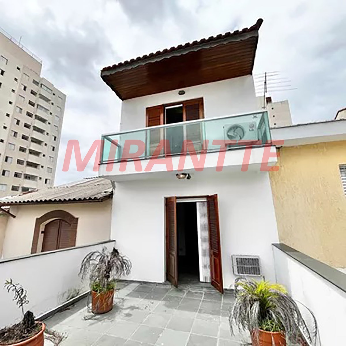 Sobrado de 178m² com 4 quartos em Parada Inglesa