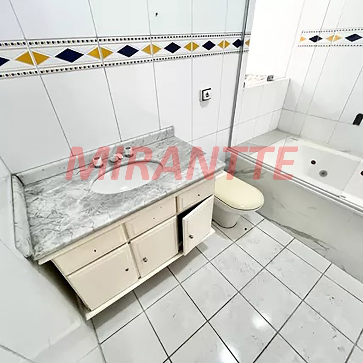 Sobrado de 178m² com 4 quartos em Parada Inglesa