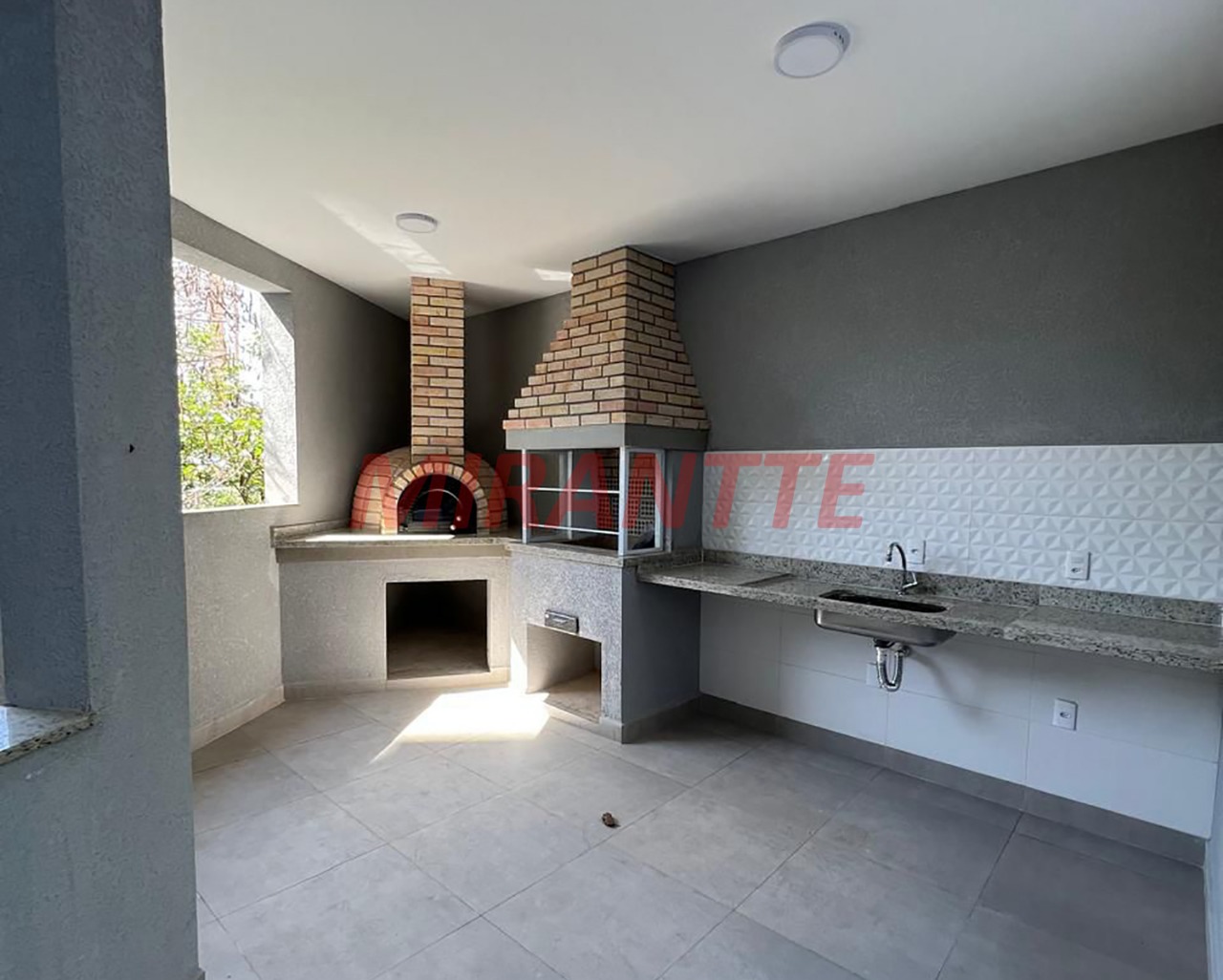 Cond. fechado de 37m² com 2 quartos em Água Fria