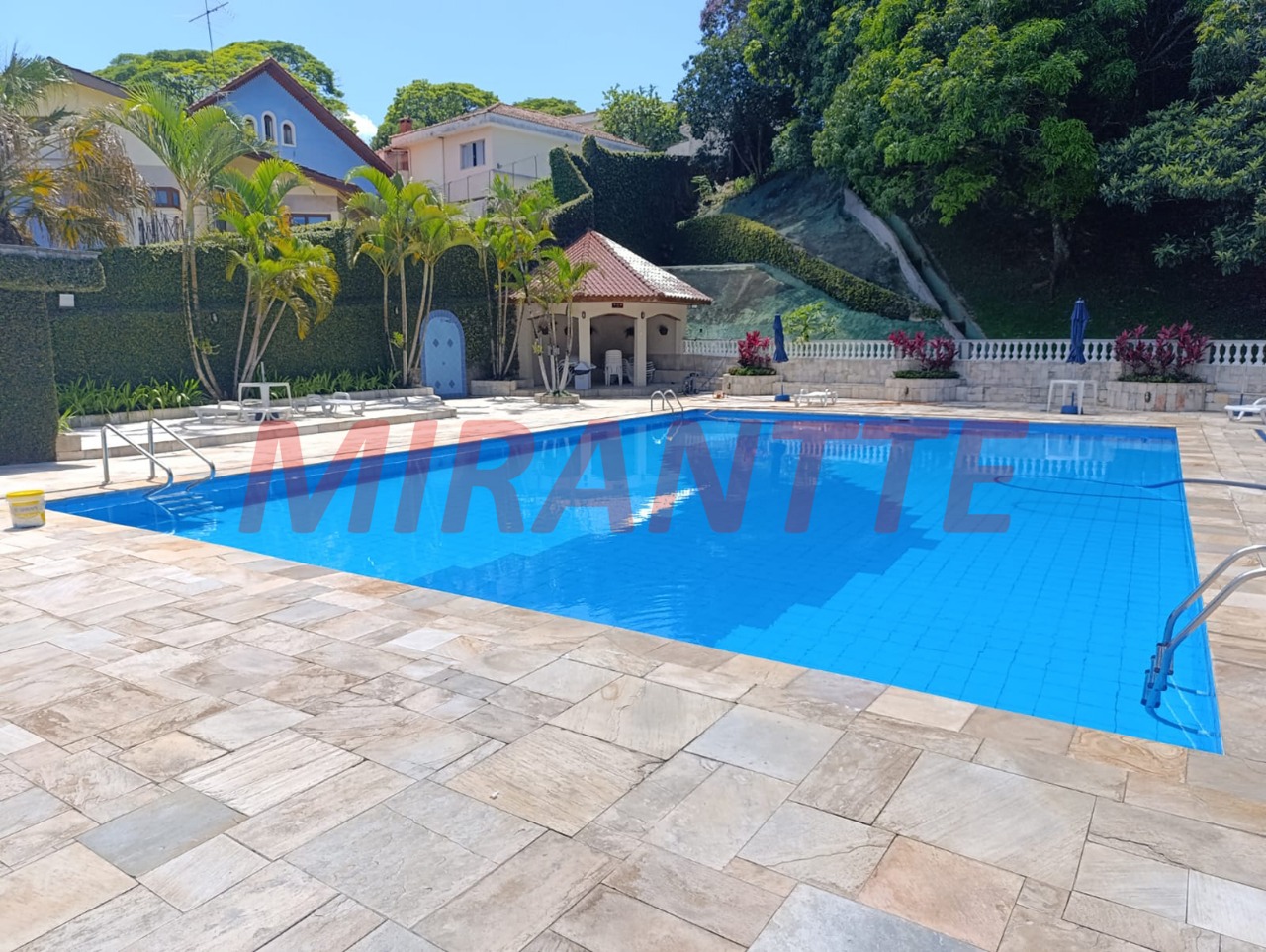 Apartamento de 96m² com 3 quartos em Água Fria