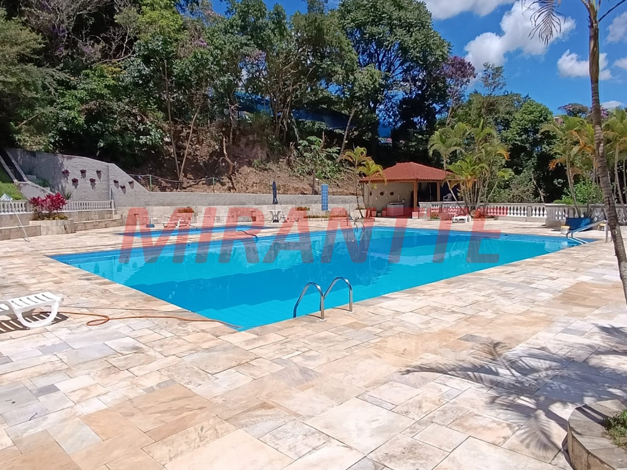 Apartamento de 96m² com 3 quartos em Água Fria