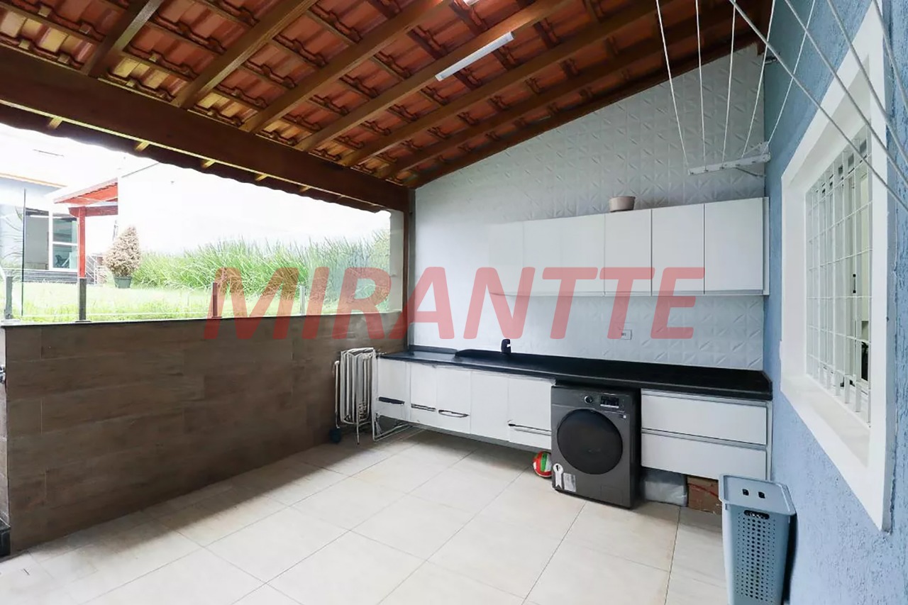Sobrado de 300m² com 3 quartos em Santa Teresinha