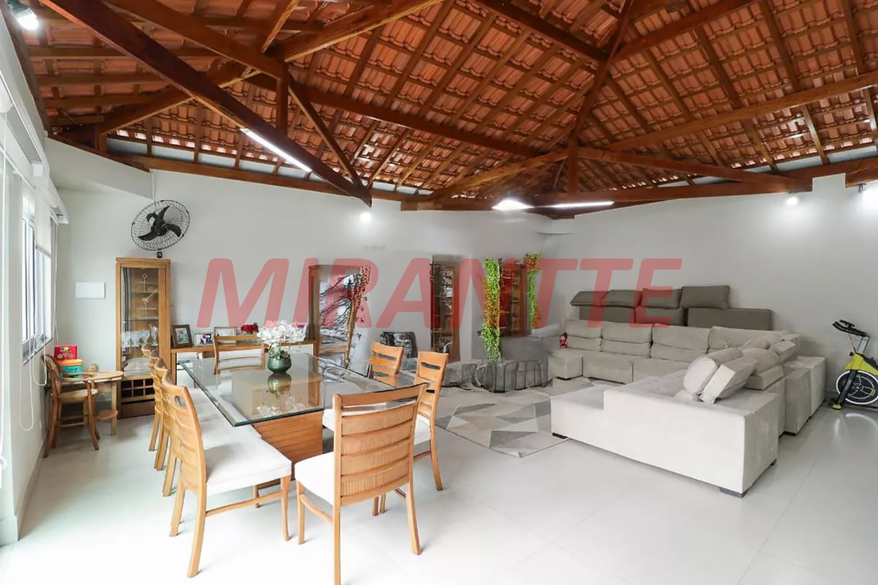 Sobrado de 300m² com 3 quartos em Santa Teresinha