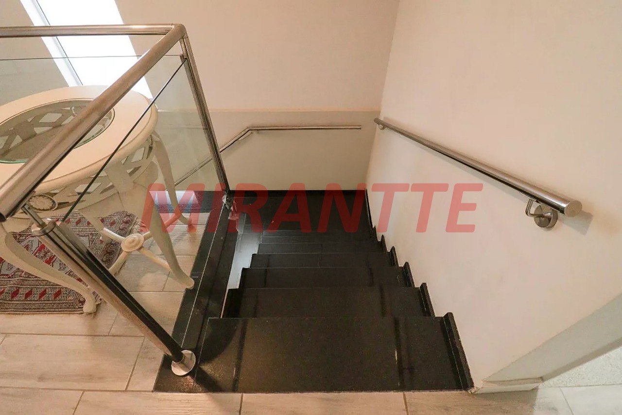 Sobrado de 300m² com 3 quartos em Santa Teresinha