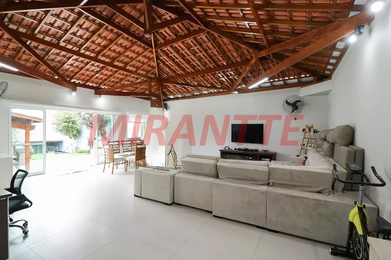 Sobrado de 300m² com 3 quartos em Santa Teresinha