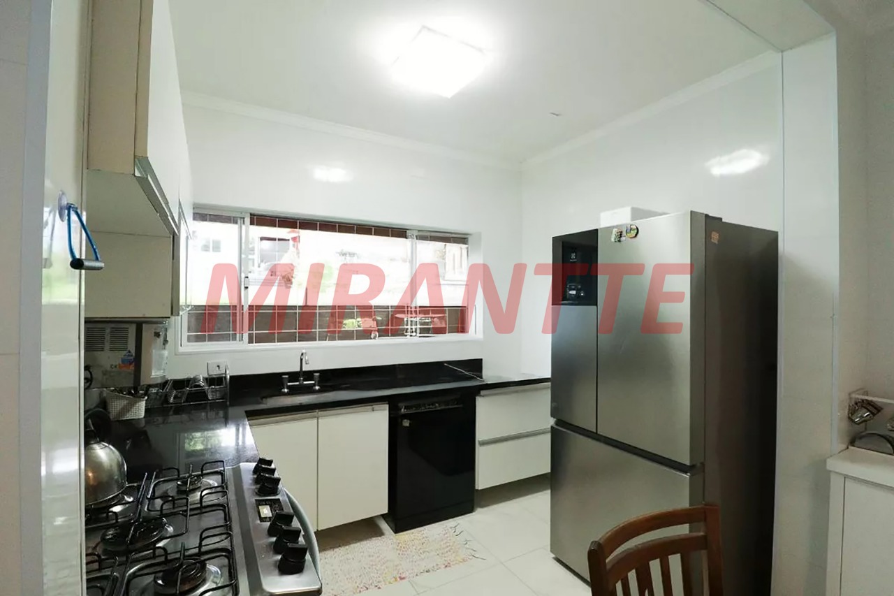 Sobrado de 300m² com 3 quartos em Santa Teresinha