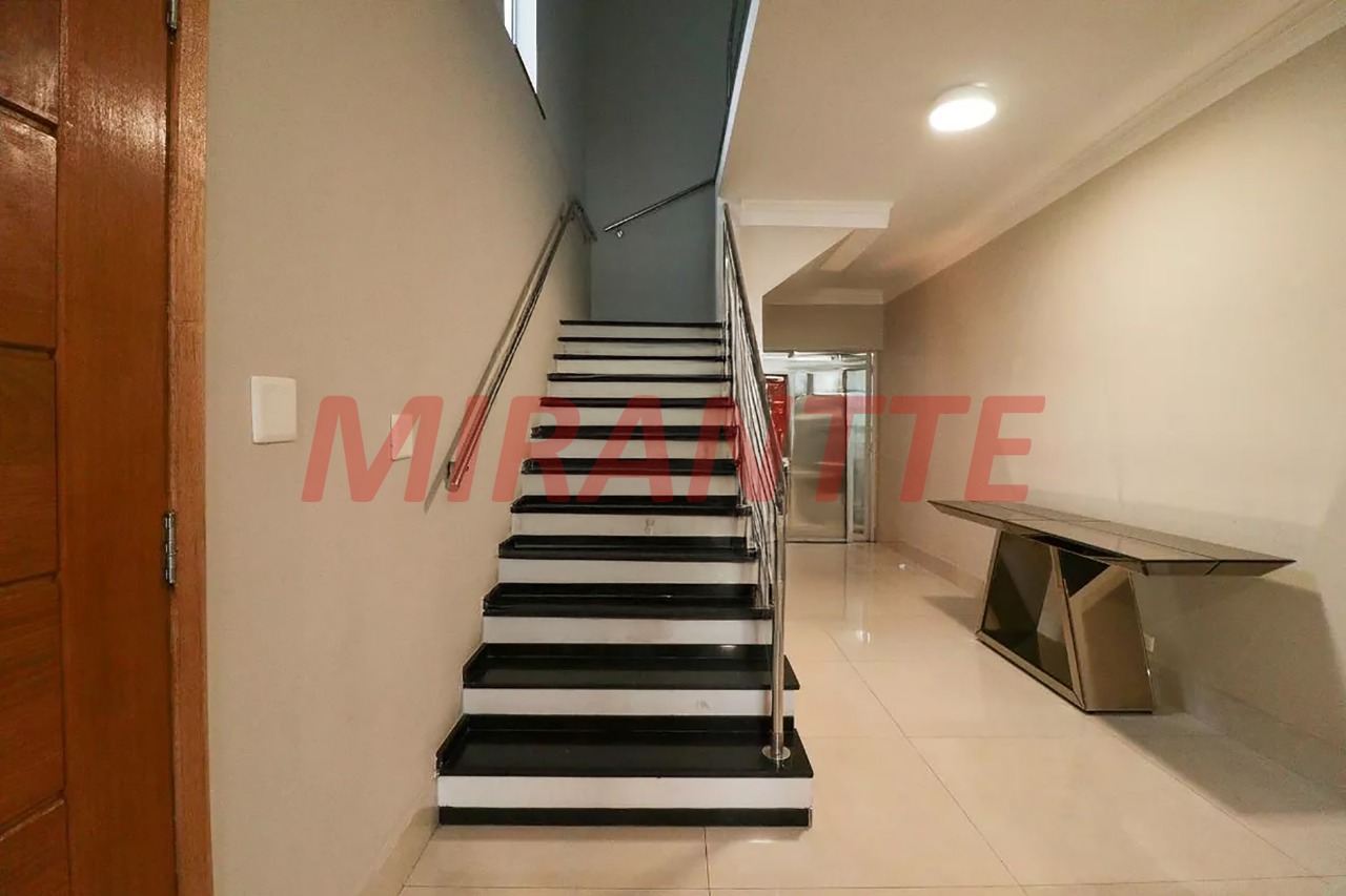 Sobrado de 300m² com 3 quartos em Santa Teresinha