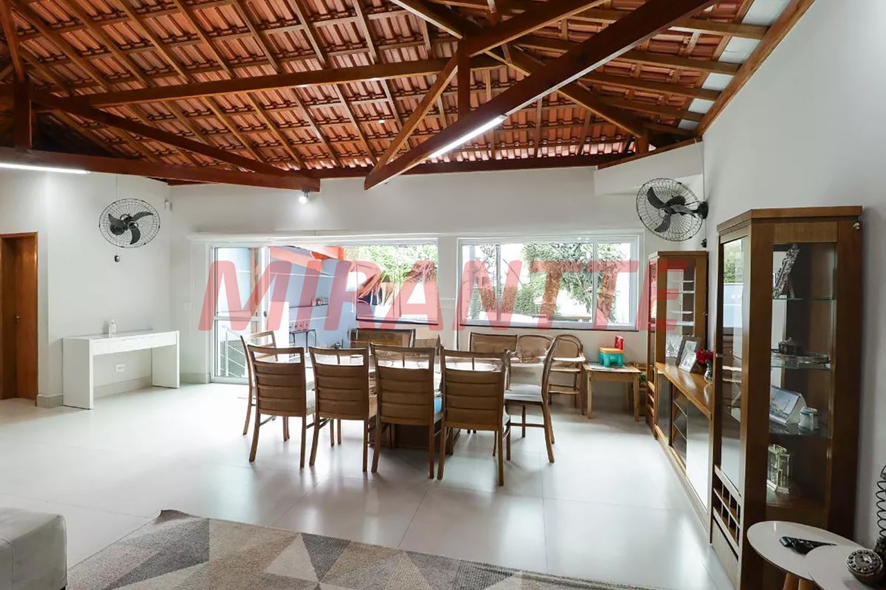 Sobrado de 300m² com 3 quartos em Santa Teresinha