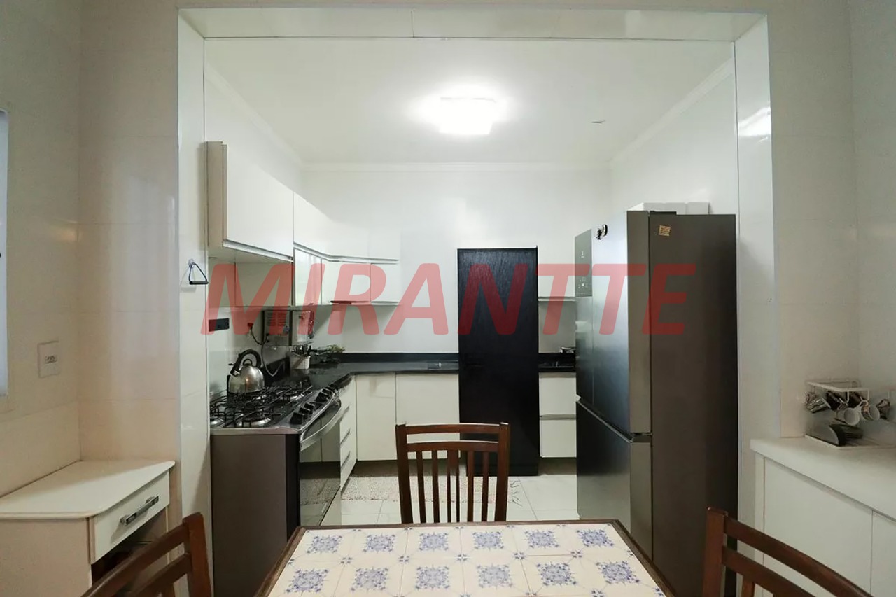 Sobrado de 300m² com 3 quartos em Santa Teresinha