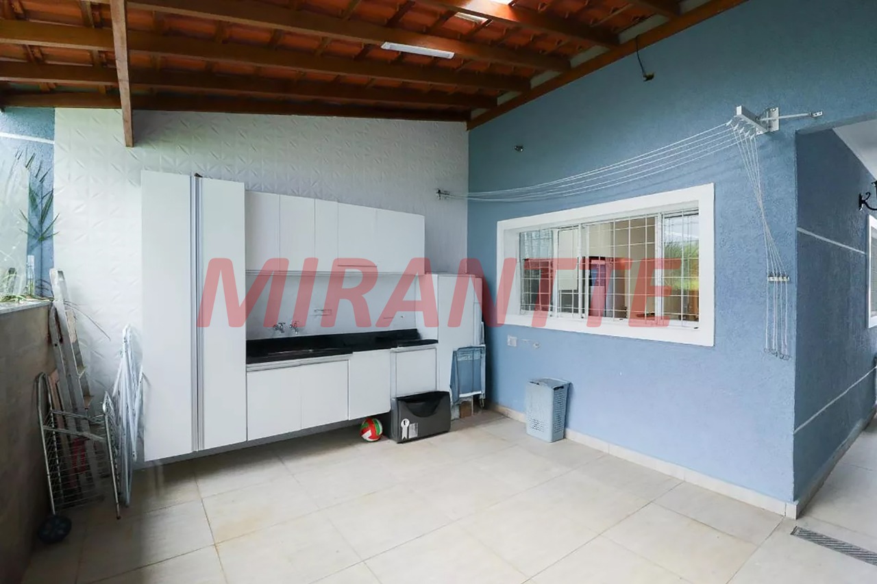 Sobrado de 300m² com 3 quartos em Santa Teresinha