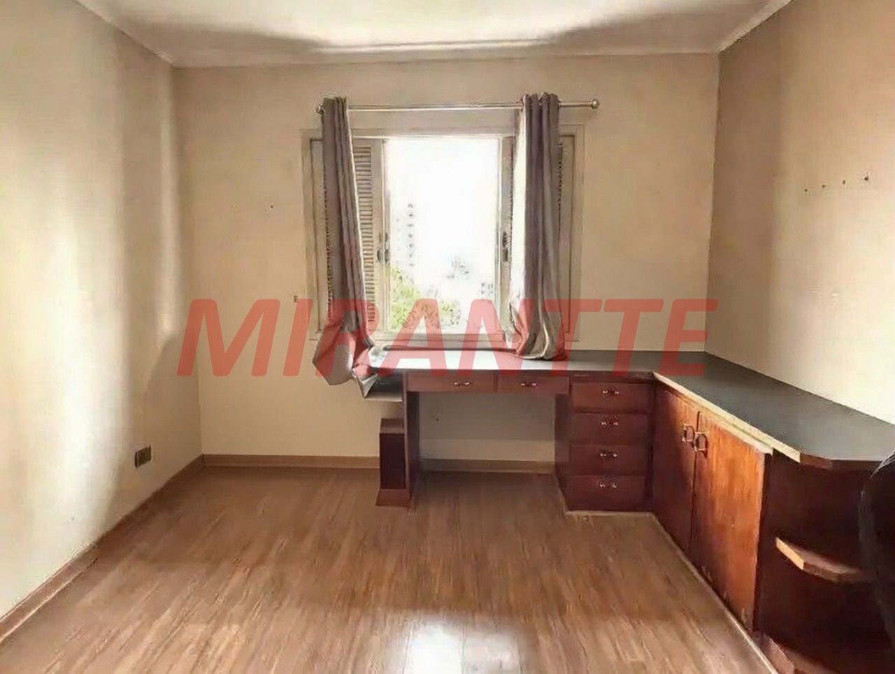 Sobrado de 212m² com 4 quartos em Parada Inglesa