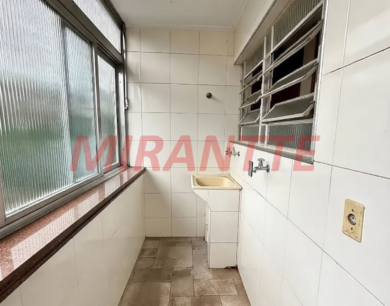 Sobrado de 212m² com 4 quartos em Parada Inglesa